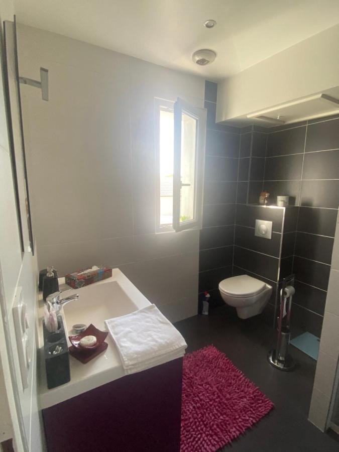 Chambre Avec Salle De Bain Privee Dans Maison Bourges Exterior photo